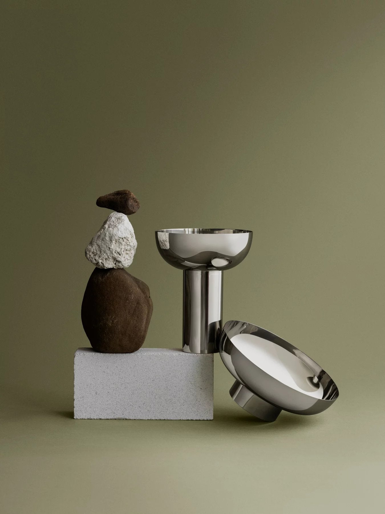 Pedestal Vase – Minimalist Decor Singapore